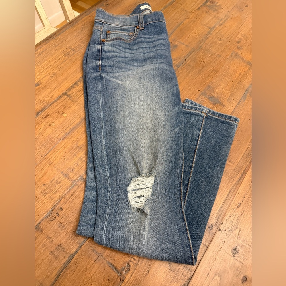 Refuge skinny woman’s distressed jeans. Size 8 Excellent condition. - Picture 3 of 5